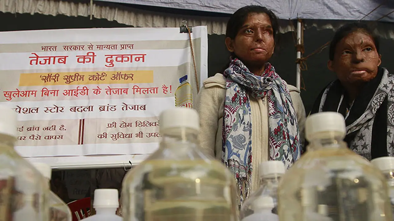 50 year old alleged lover throws acid at woman, beaten by mob 50 year old alleged lover throws acid at woman, beaten by mob