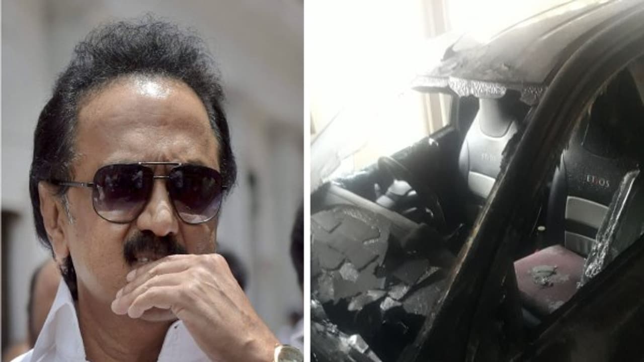 ஸ்டாலினை அதிரவைத்த பெட்ரோல் குண்டு: தி.மு.க.வினுள் மூண்ட உள்குத்து யுத்தம்... ஸ்டாலினை அதிரவைத்த பெட்ரோல் குண்டு: தி.மு.க.வினுள் மூண்ட உள்குத்து யுத்தம்...