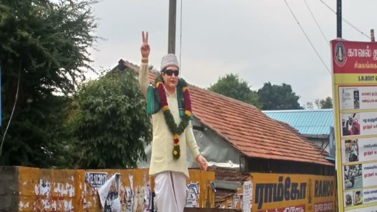 எம்ஜிஆருக்கு ஒரு நீதி.. காமராஜருக்கு ஒரு நீதியா..? எம்ஜிஆருக்கு ஒரு நீதி.. காமராஜருக்கு ஒரு நீதியா..?