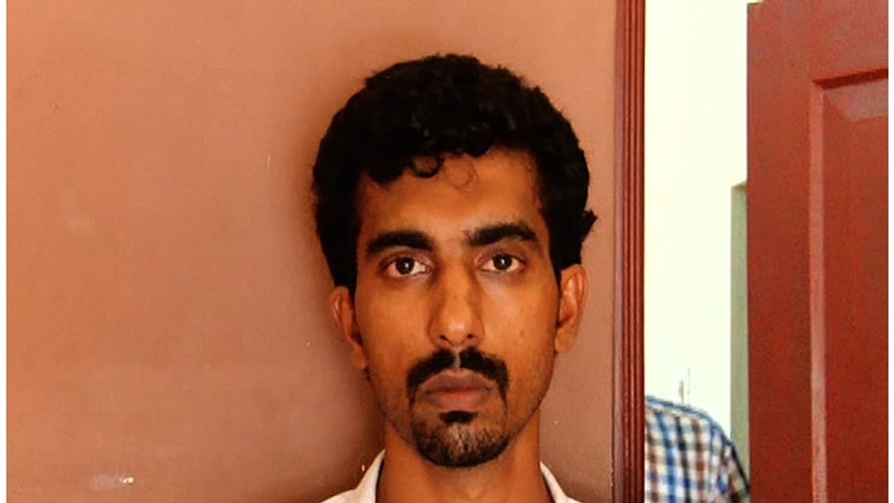 സഹോദരിയെ വിദേശത്ത് കൊണ്ടുപോയി പീഡിപ്പിച്ചയാള് പിടിയില് സഹോദരിയെ വിദേശത്ത് കൊണ്ടുപോയി പീഡിപ്പിച്ചയാള് പിടിയില്