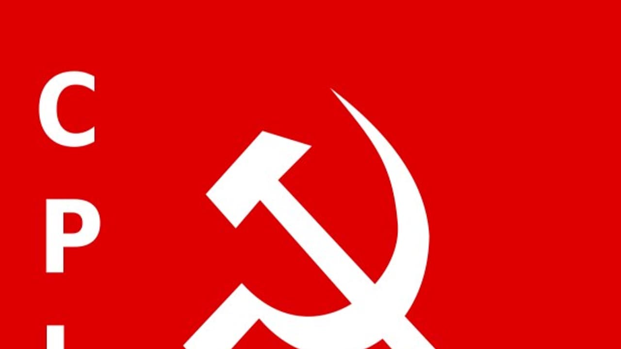 விவசாயிகளை ஏமாற்றி நிலத்தை கையப்படுத்தியவர்கள் மீது நடவடிக்கை எடுக்க வேண்டும் கம்யூனிஸ்ட்காரர்கள் ஆர்ப்பாட்டம்... விவசாயிகளை ஏமாற்றி நிலத்தை கையப்படுத்தியவர்கள் மீது நடவடிக்கை எடுக்க வேண்டும் கம்யூனிஸ்ட்காரர்கள் ஆர்ப்பாட்டம்...