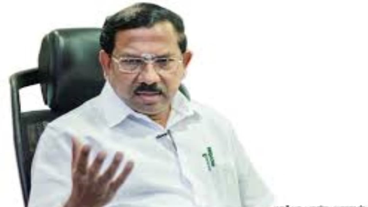 நம்பிக்கை வாக்கெடுப்பு முறையாக நடக்கவில்லை…ஓபிஎஸ் அணி சார்பில் தொடரப்பட்ட வழக்கை திரும்பப் பெற்றார் மாஃபா !!! நம்பிக்கை வாக்கெடுப்பு முறையாக நடக்கவில்லை…ஓபிஎஸ் அணி சார்பில் தொடரப்பட்ட வழக்கை திரும்பப் பெற்றார் மாஃபா !!!