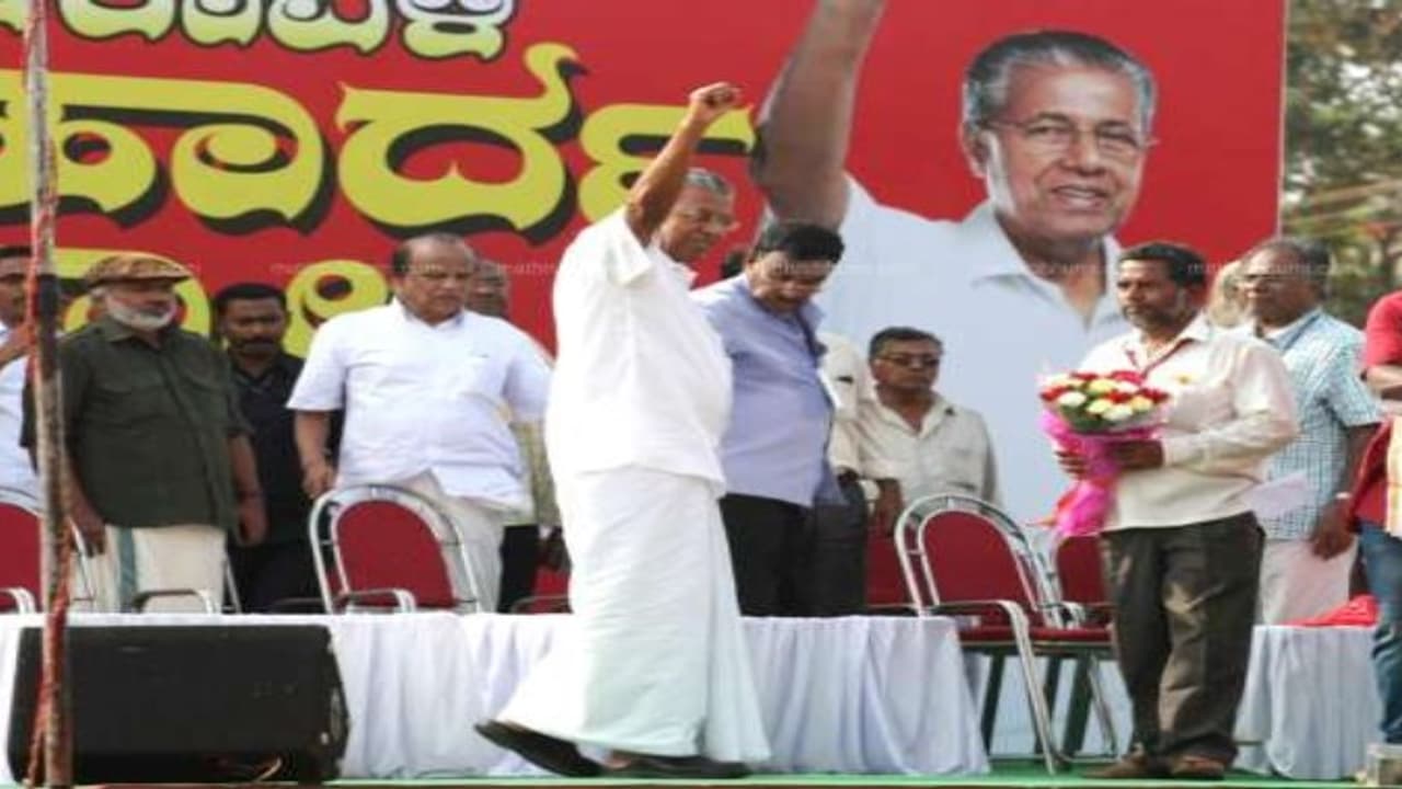 மத ரீதியாக நாட்டை பிளக்க ஆர்.எஸ்.எஸ். முயற்சிக்கிறது கேரள முதல்வர் பினராயி விஜயன் கடும் குற்றச்சாட்டு மத ரீதியாக நாட்டை பிளக்க ஆர்.எஸ்.எஸ். முயற்சிக்கிறது கேரள முதல்வர் பினராயி விஜயன் கடும் குற்றச்சாட்டு