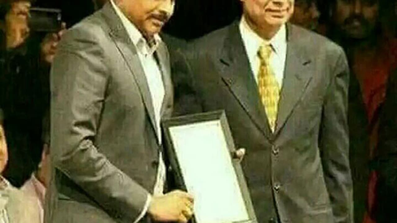 గ్లోబల్ ఎక్స్ లెన్సీ అవార్డు అందుకున్న పవన్ గ్లోబల్ ఎక్స్ లెన్సీ అవార్డు అందుకున్న పవన్