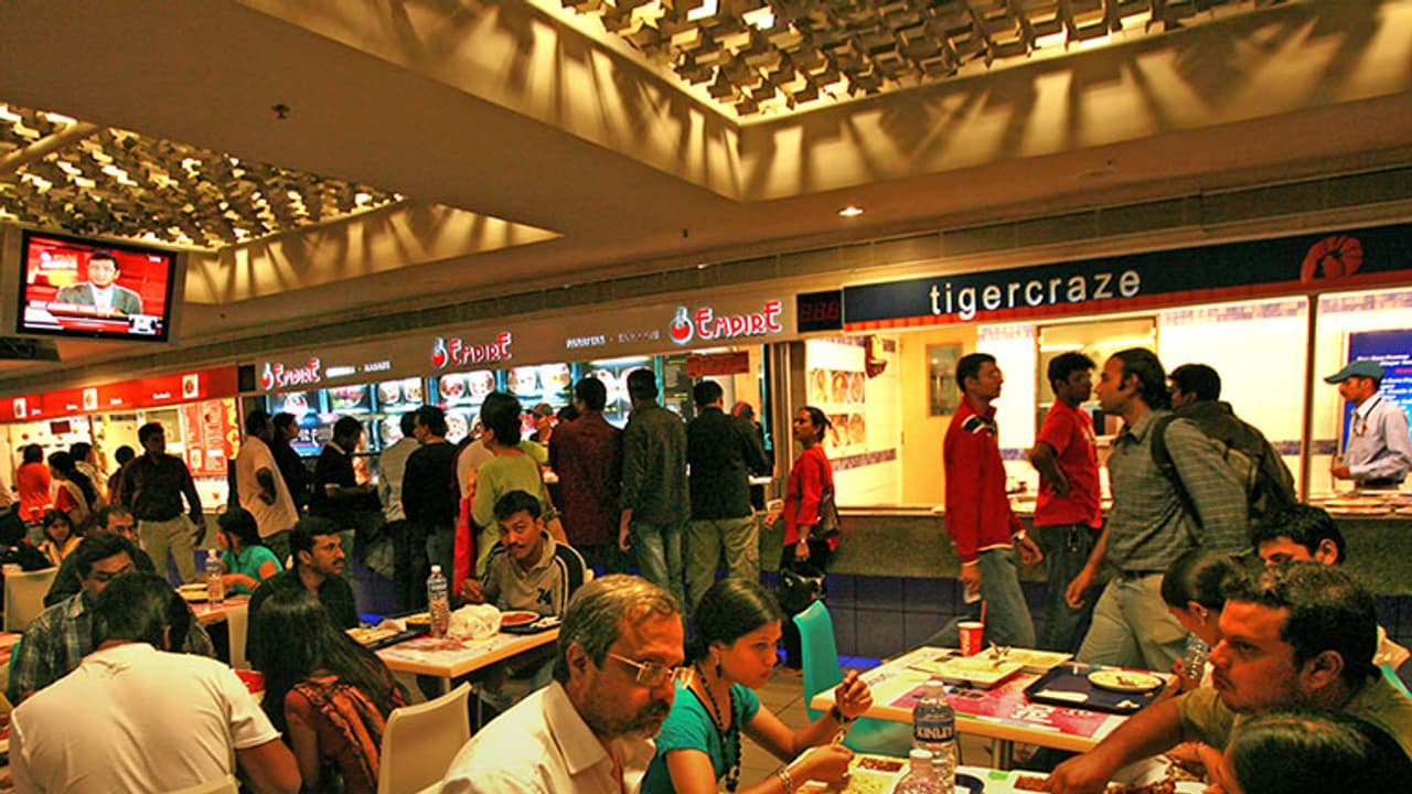 ಹೋಟೆಲ್’ಗಳಿಗೆ ಜಿಎಸ್ಟಿ ಏಟು: ಗ್ರಾಹಕರು ಇಳಿಕೆ ಹೋಟೆಲ್’ಗಳಿಗೆ ಜಿಎಸ್ಟಿ ಏಟು: ಗ್ರಾಹಕರು ಇಳಿಕೆ