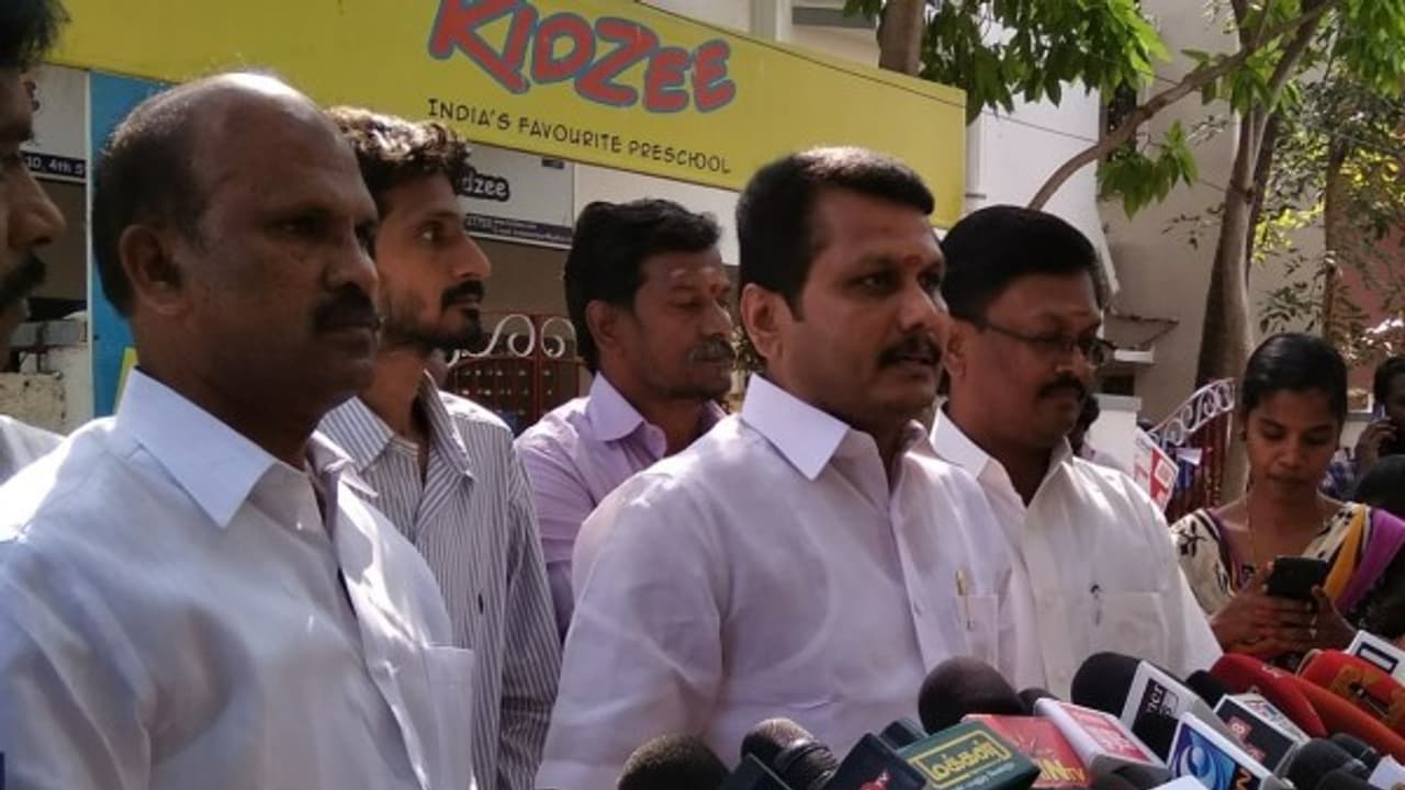 அவர்களுக்கு வேறு வழியில்லை...! தமிழக அரசை வறுத்தெடுக்கும் தகுதி நீக்கம் செய்யப்பட்ட எம்.எல்.ஏ...! அவர்களுக்கு வேறு வழியில்லை...! தமிழக அரசை வறுத்தெடுக்கும் தகுதி நீக்கம் செய்யப்பட்ட எம்.எல்.ஏ...!