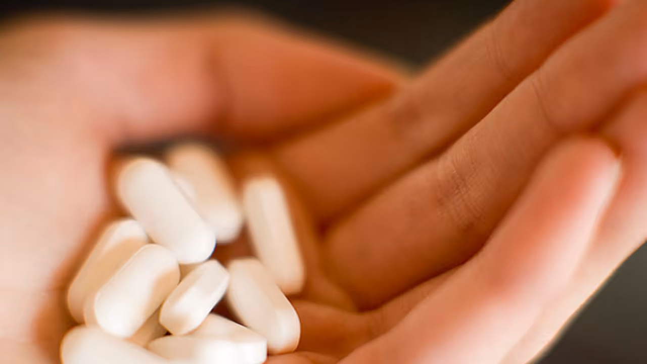 ঘুমের ওষুধের ওপর বাড়ছে নির্ভরশীলতা! অদূর ভবিষ্যতেই বিপদের আশঙ্কা ঘুমের ওষুধের ওপর বাড়ছে নির্ভরশীলতা! অদূর ভবিষ্যতেই বিপদের আশঙ্কা