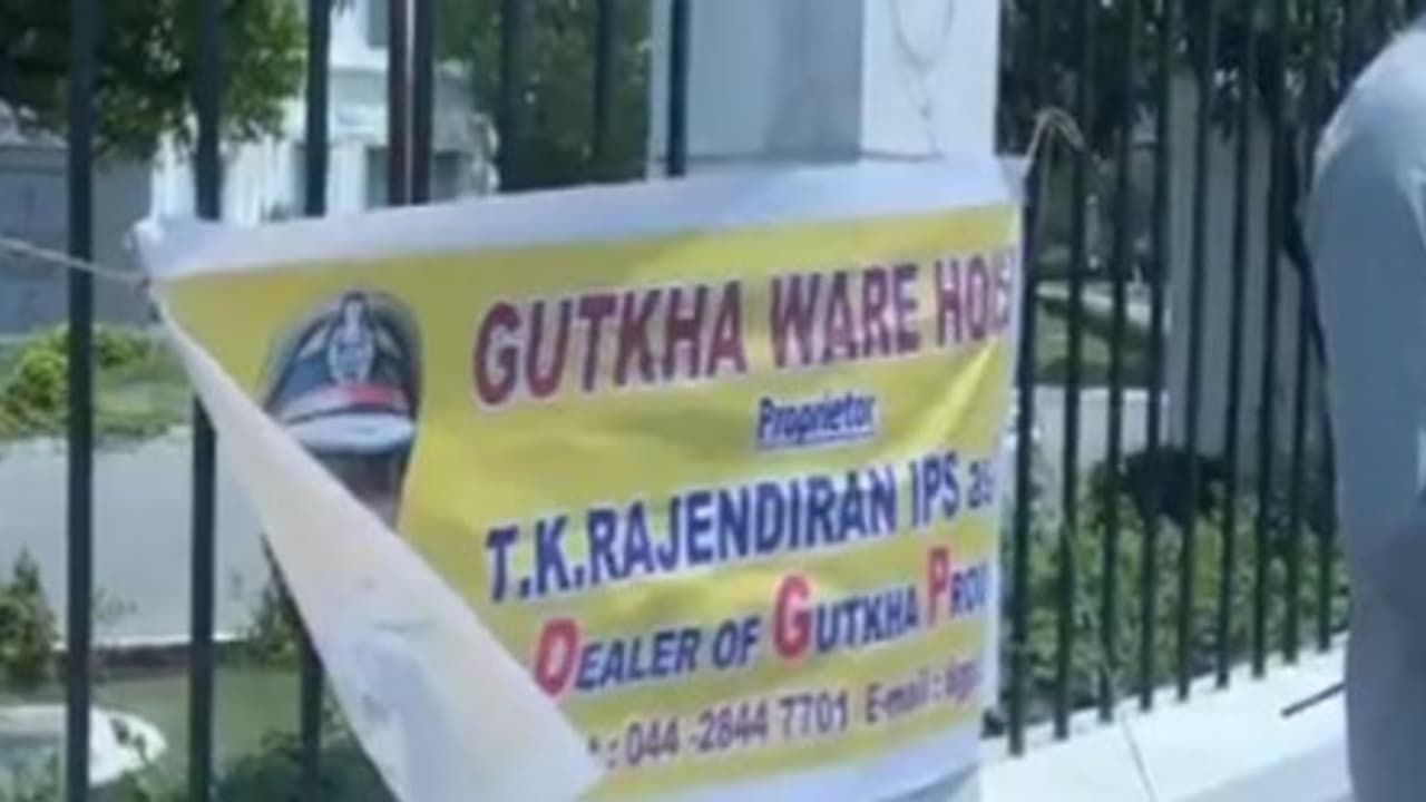 "இது குட்கா அலுவலகம்" டிஜிபி ஆபிஸ் முன் பேனர் வைத்தவர் கைது! "இது குட்கா அலுவலகம்" டிஜிபி ஆபிஸ் முன் பேனர் வைத்தவர் கைது!