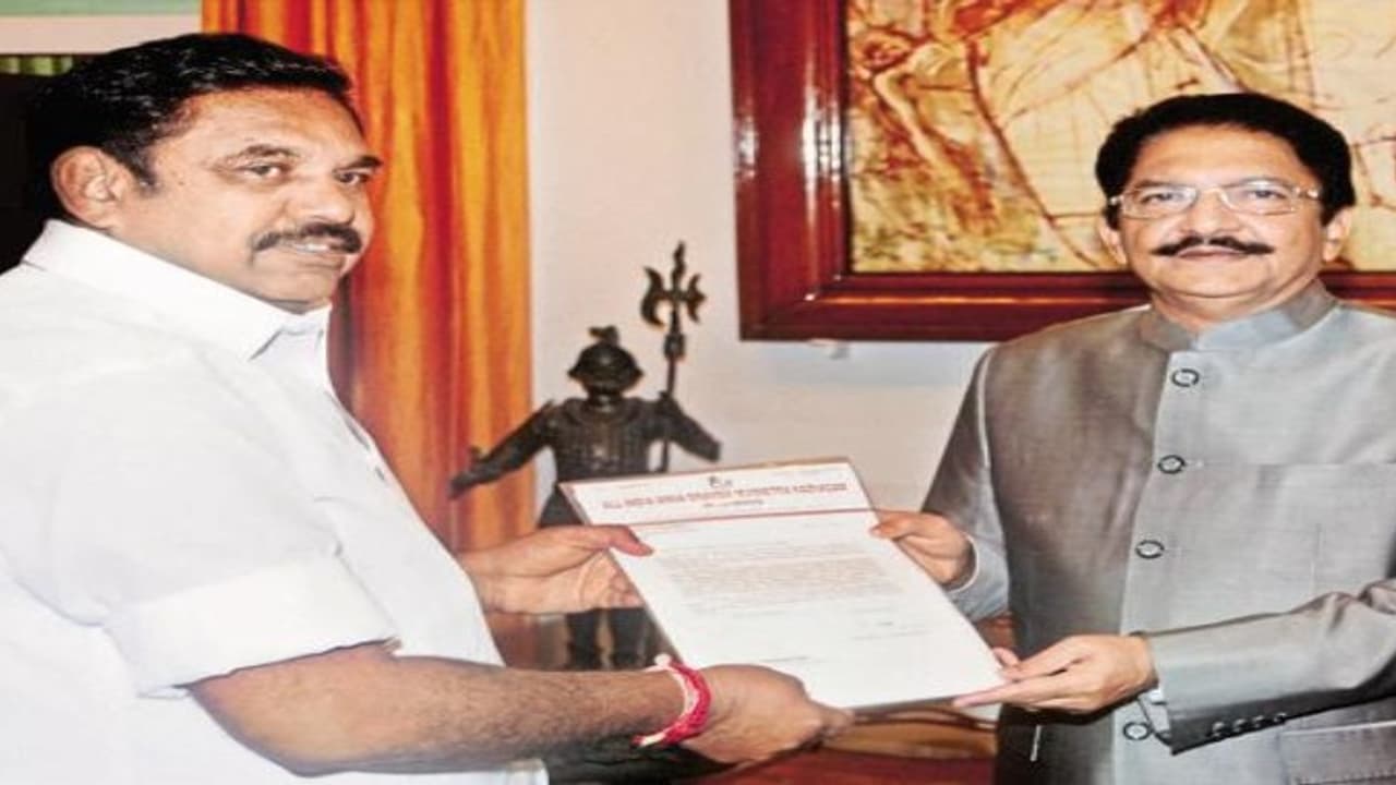 சசிகலா சோதனையிலும் சாதனை.....! முயற்சியின் முதல் ஸ்டெப்...... சசிகலா சோதனையிலும் சாதனை.....! முயற்சியின் முதல் ஸ்டெப்......