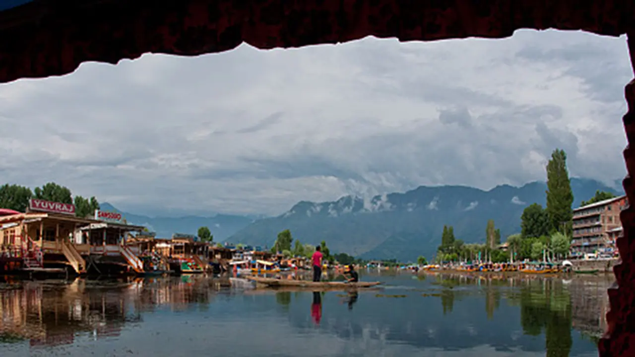 Leaders brokering peace can never cure Kashmir or Assam's unrest Leaders brokering peace can never cure Kashmir or Assam's unrest