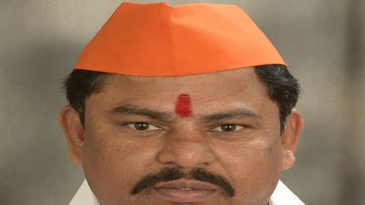 మహ్మద్ ప్రవక్తపై రాజాసింగ్ వివాదాస్పద వ్యాఖ్యలు: హైద్రాబాద్ డబీర్ పురా పోలీస్ స్టేషన్ లో కేసు మహ్మద్ ప్రవక్తపై రాజాసింగ్ వివాదాస్పద వ్యాఖ్యలు: హైద్రాబాద్ డబీర్ పురా పోలీస్ స్టేషన్ లో కేసు