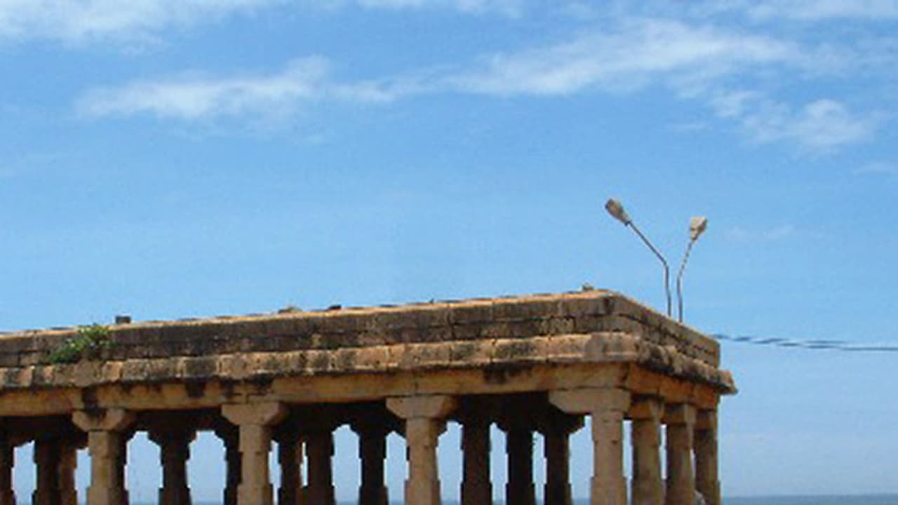 ശംഖുമുഖത്ത് കടല്ക്ഷോഭം ശക്തമാകുന്നു ശംഖുമുഖത്ത് കടല്ക്ഷോഭം ശക്തമാകുന്നു