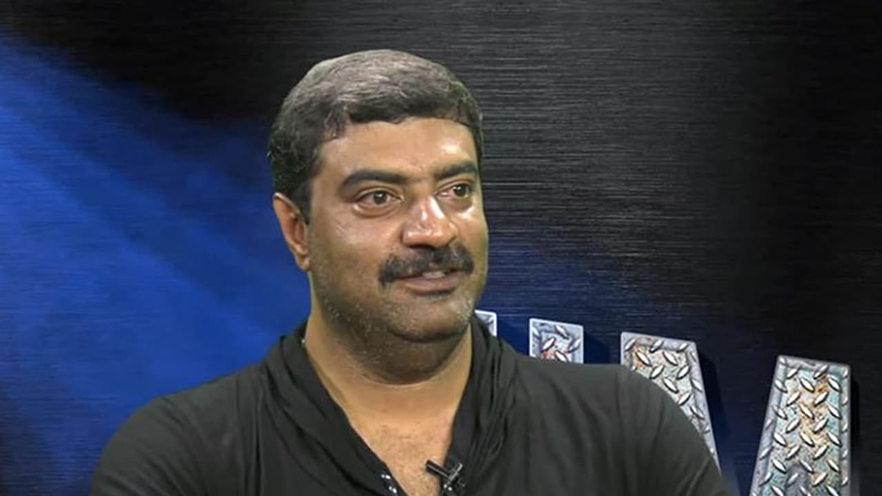 కత్తి మహేష్ పారిపోయేటట్లు చేసిన వివేక్ పూర్తి వివరాలు ఇవే! కత్తి మహేష్ పారిపోయేటట్లు చేసిన వివేక్ పూర్తి వివరాలు ఇవే!