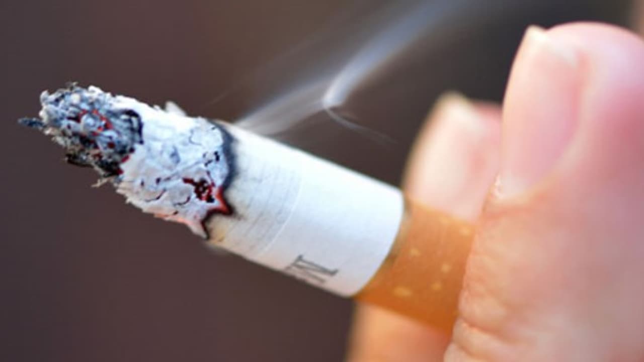 சிகரெட் பிடிச்சா புற்றுநோய் வராதாம்? ஆராய்ச்சியாளர்கள் கண்டிபிடிப்பு... சிகரெட் பிடிச்சா புற்றுநோய் வராதாம்? ஆராய்ச்சியாளர்கள் கண்டிபிடிப்பு...