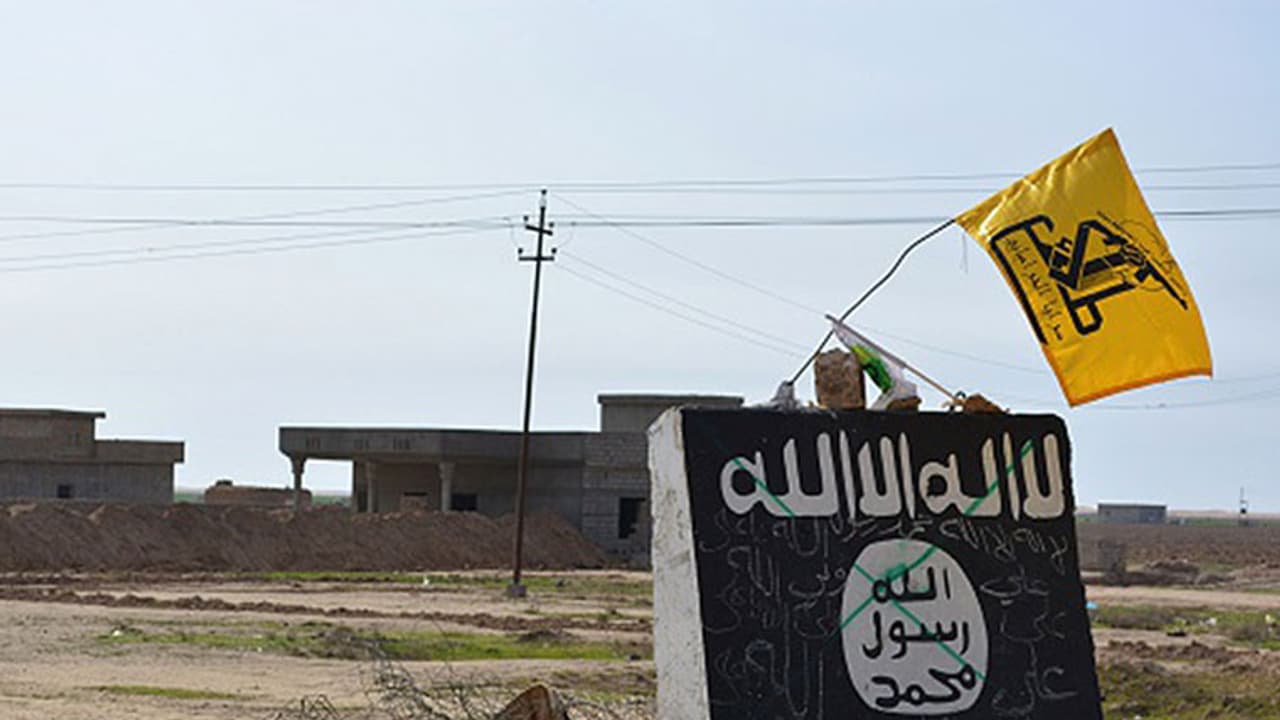 പര്ദ്ദയിട്ട് സിറിയ വിടാന് ശ്രമിച്ച ഐസിസ് ഭീകരരെ പിടികൂടുന്ന വീഡിയോ പര്ദ്ദയിട്ട് സിറിയ വിടാന് ശ്രമിച്ച ഐസിസ് ഭീകരരെ പിടികൂടുന്ന വീഡിയോ