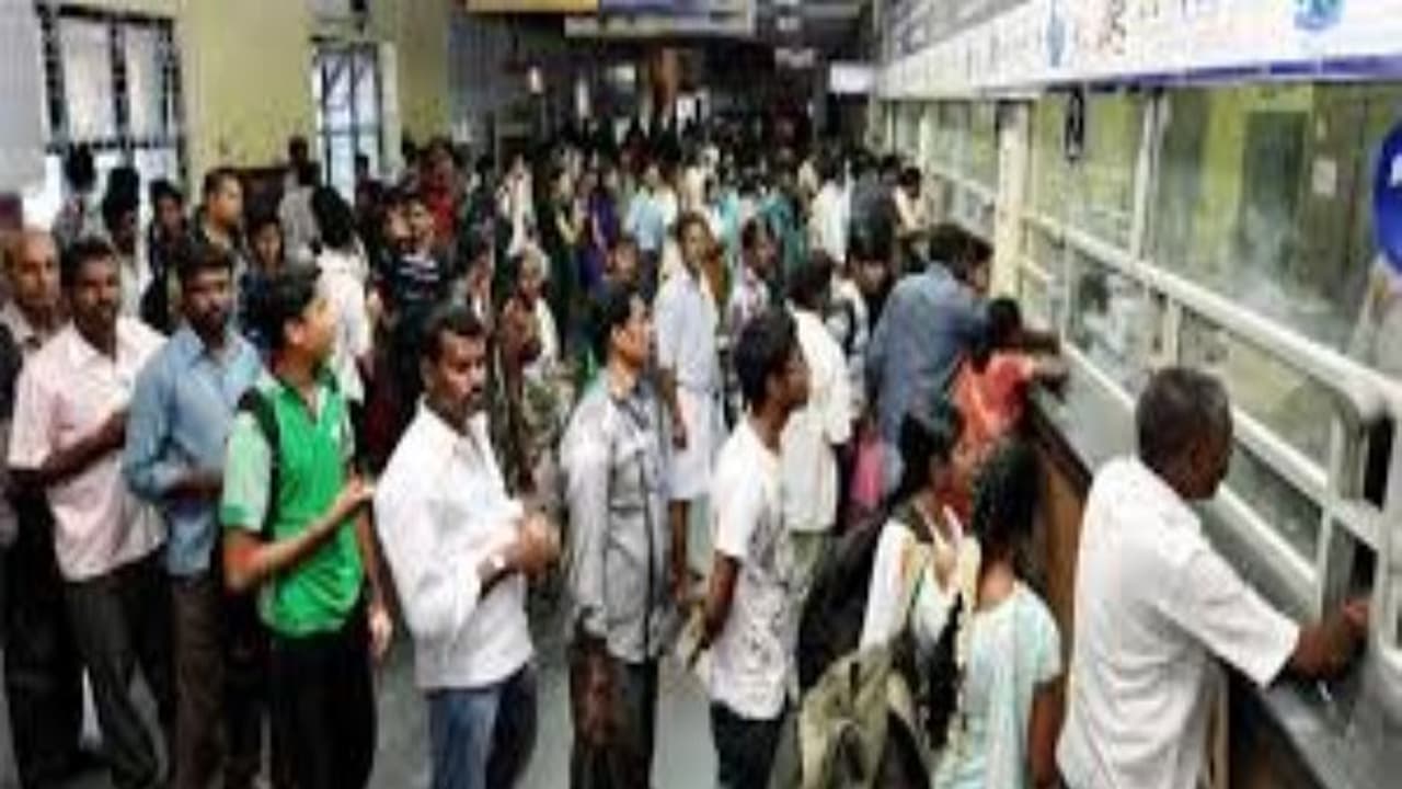 ரயிலில் அன்ரிசர்வ் பெட்டில போகப்போறீங்களா !! இனி வேர்க்க…. விறுவிறுக்க டிக்கெட் எடுக்க வேண்டாம்…. ரயிலில் அன்ரிசர்வ் பெட்டில போகப்போறீங்களா !! இனி வேர்க்க…. விறுவிறுக்க டிக்கெட் எடுக்க வேண்டாம்….