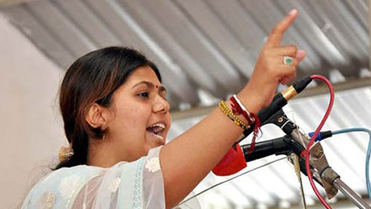 ಸಾಮಾಜಿಕ ಜಾಲತಾಣದಲ್ಲಿ ಸದ್ದು ಮಾಡುತ್ತಿದೆ ಪಂಕಜ್ ಮುಂಡೆ ಆಡಿಯೋ ಕ್ಲಿಪ್ ಸಾಮಾಜಿಕ ಜಾಲತಾಣದಲ್ಲಿ ಸದ್ದು ಮಾಡುತ್ತಿದೆ ಪಂಕಜ್ ಮುಂಡೆ ಆಡಿಯೋ ಕ್ಲಿಪ್