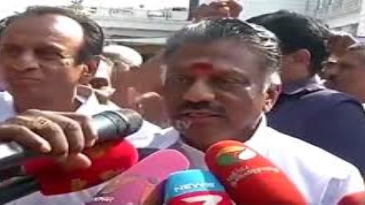 சசிகலாவுக்கு ஆதரவளித்த எம்எல்ஏக்களுக்கு 3 கோடி பணம்,3 கிலோ தங்கம்…போட்டுடைத்த ஓபிஎஸ்… சசிகலாவுக்கு ஆதரவளித்த எம்எல்ஏக்களுக்கு 3 கோடி பணம்,3 கிலோ தங்கம்…போட்டுடைத்த ஓபிஎஸ்…
