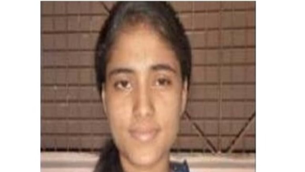 இப்படிபட்ட மக்களும் இருக்கிறார்கள்...! தற்கொலைக்கு முயன்ற பெண்ணை ஐஐடி படிக்க வைத்த கிராம மக்கள்..! இப்படிபட்ட மக்களும் இருக்கிறார்கள்...! தற்கொலைக்கு முயன்ற பெண்ணை ஐஐடி படிக்க வைத்த கிராம மக்கள்..!