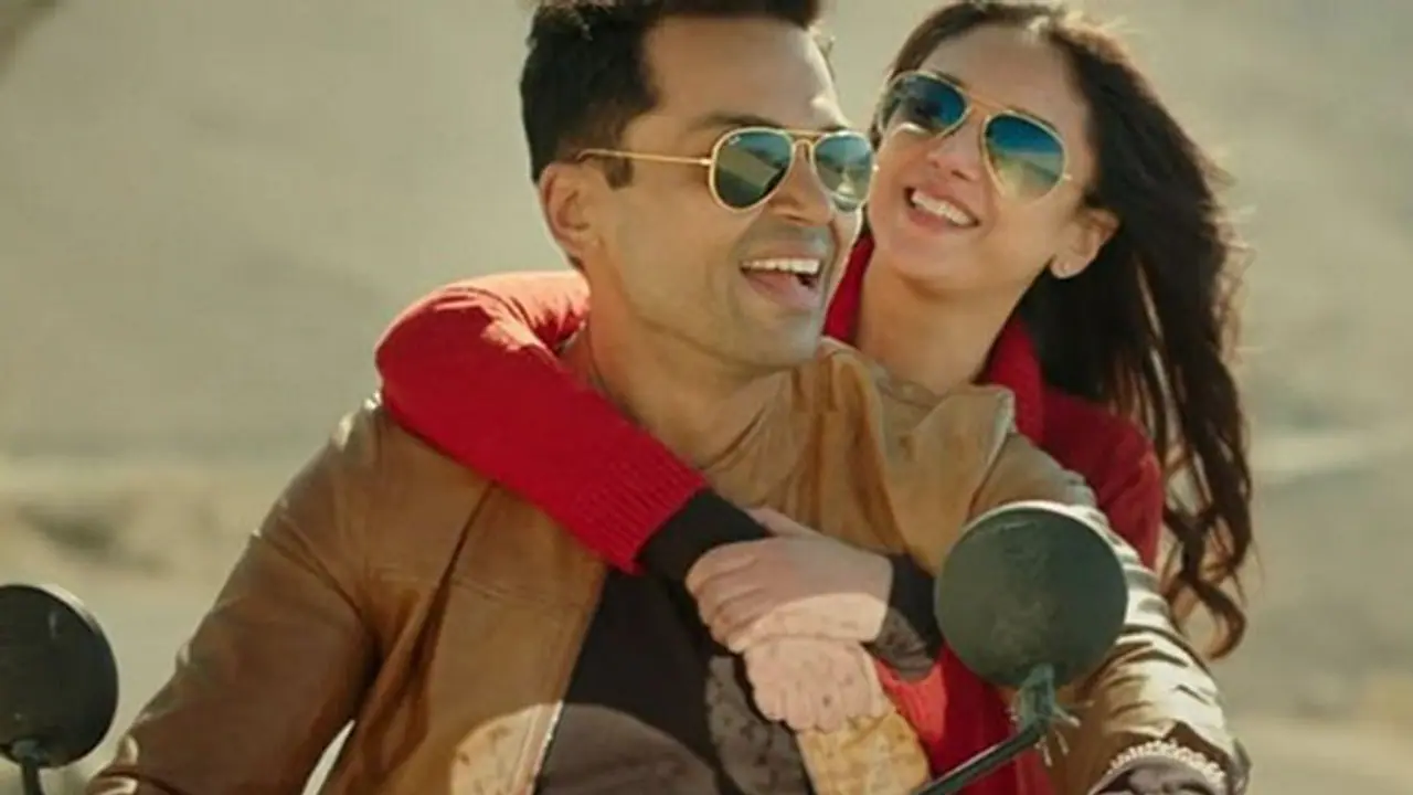 Mani Ratnam's Kaatru Veliyidai: Check out reviews, reports, audience reactions Mani Ratnam's Kaatru Veliyidai: Check out reviews, reports, audience reactions