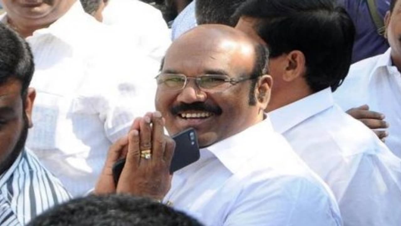 ”ஊரு ரெண்டு பட்டால் கூத்தாடிக்குதான் கொண்டாட்டம்...” ஜெயக்குமார் கருத்து... ”ஊரு ரெண்டு பட்டால் கூத்தாடிக்குதான் கொண்டாட்டம்...” ஜெயக்குமார் கருத்து...
