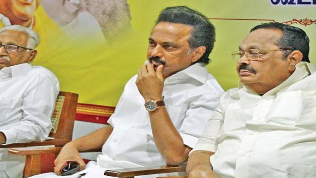 உள்ளாட்சி தேர்தலுக்கு தயாராகும் திமுக மாவட்ட செயலாளர்களுடன் ஸ்டாலின் ஆலோசனை உள்ளாட்சி தேர்தலுக்கு தயாராகும் திமுக மாவட்ட செயலாளர்களுடன் ஸ்டாலின் ஆலோசனை