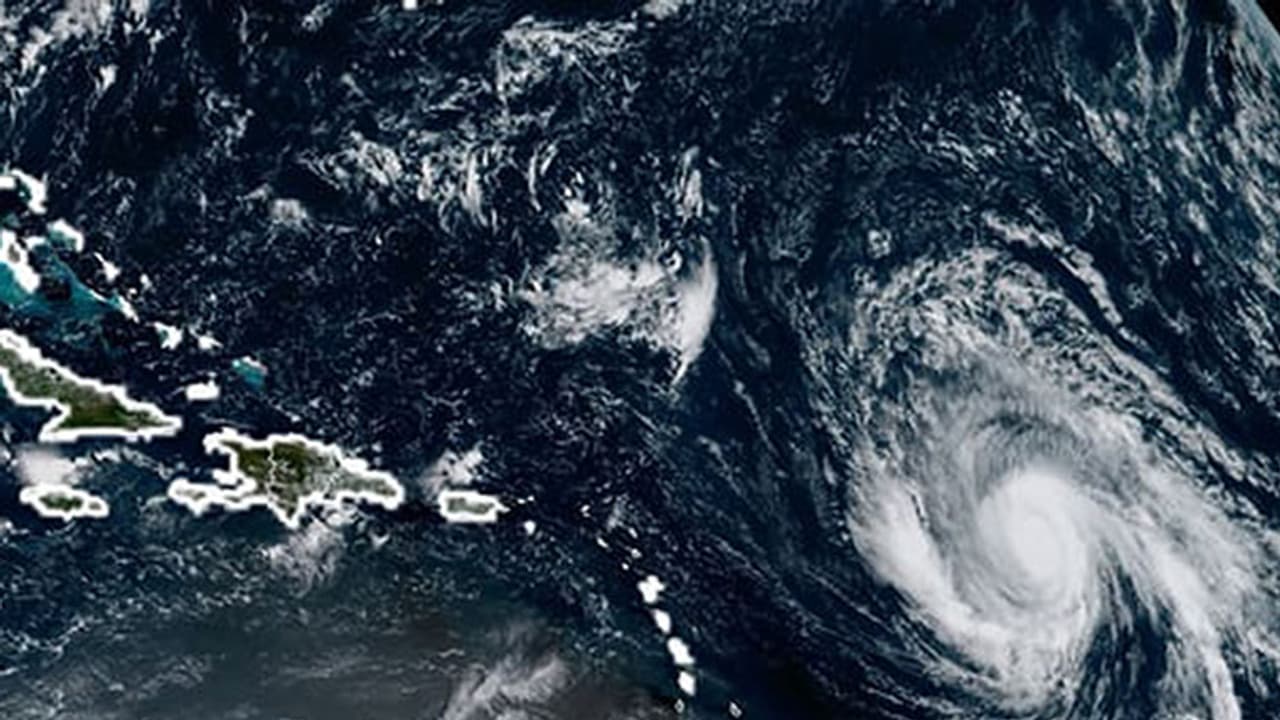 ഇര്മ ചുഴലിക്കാറ്റ്; അമേരിക്കയില് 50 ലക്ഷത്തോളം പോരെ ഒഴിപ്പിച്ചു ഇര്മ ചുഴലിക്കാറ്റ്; അമേരിക്കയില് 50 ലക്ഷത്തോളം പോരെ ഒഴിപ്പിച്ചു