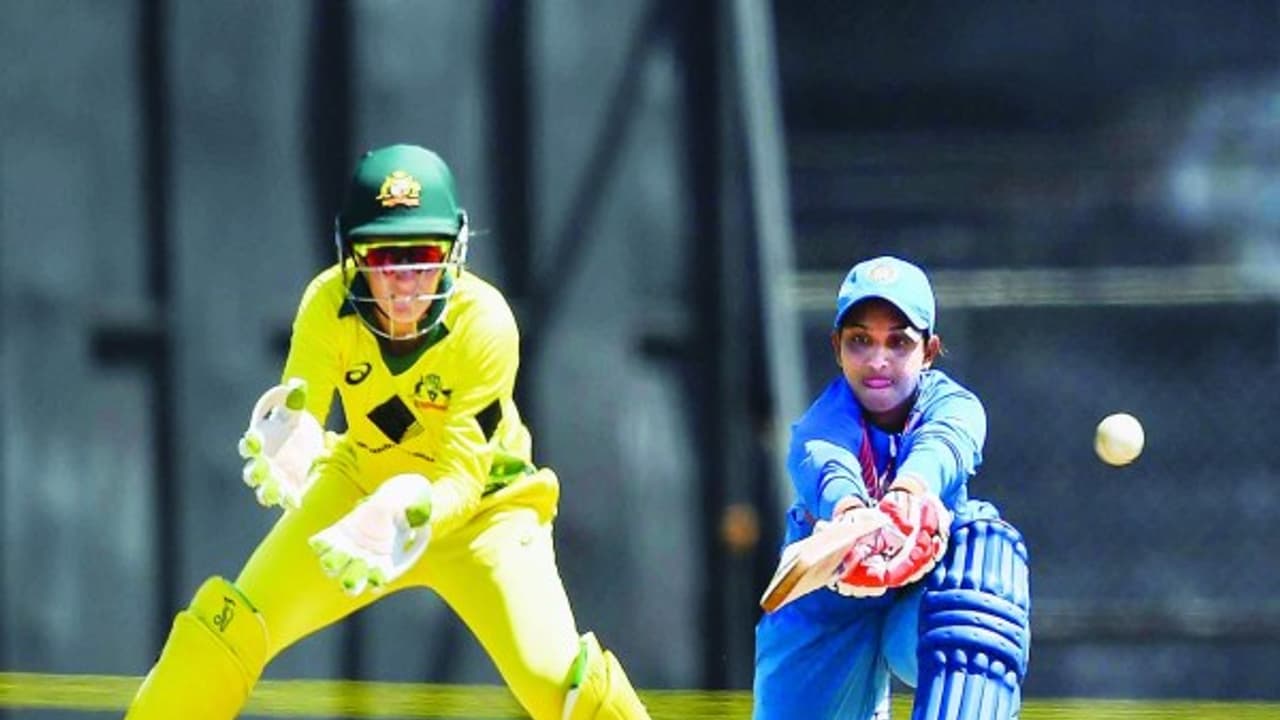 மகளிர் டி20 இந்தியாவை ஆறு விக்கெட்டுகள் வித்தியாசத்தில் வீழ்த்தியது ஆஸ்திரேலியா... மகளிர் டி20 இந்தியாவை ஆறு விக்கெட்டுகள் வித்தியாசத்தில் வீழ்த்தியது ஆஸ்திரேலியா...