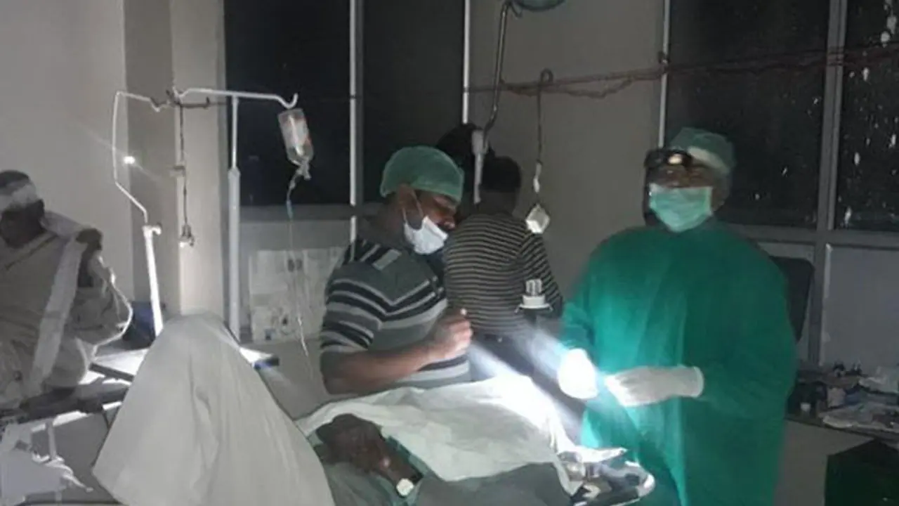 West Bengal: Patients treated under torchlight in hospital; frequent power cuts frustrate authorities