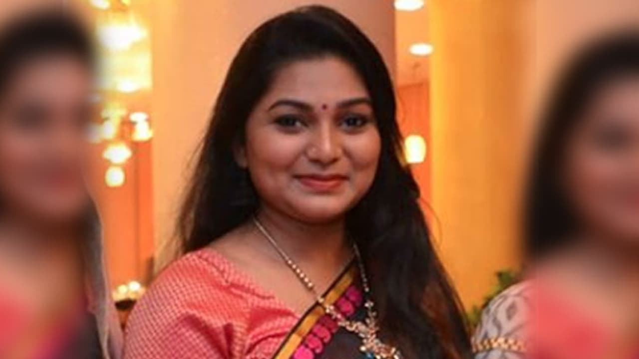 'ഇതിലും മികച്ച ചിത്രം ഉടന് പ്രതീക്ഷിക്കാം': ആരാധകരെ ഞെട്ടിച്ച് ജഗതിയുടെ മകള് ശ്രീലക്ഷ്മി 'ഇതിലും മികച്ച ചിത്രം ഉടന് പ്രതീക്ഷിക്കാം': ആരാധകരെ ഞെട്ടിച്ച് ജഗതിയുടെ മകള് ശ്രീലക്ഷ്മി