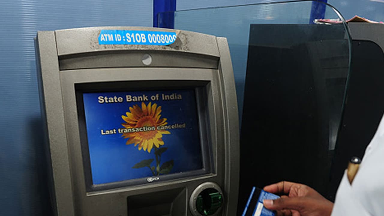 ಹಬ್ಬದಲ್ಲೇ ಹಿಂಗ್ ಮಾಡ್ಬೇಕಿತ್ತಾ?: ಎಸ್ಬಿಐ ಗ್ರಾಹಕರು ಹಾಯ್ ಹಾಯ್! ಹಬ್ಬದಲ್ಲೇ ಹಿಂಗ್ ಮಾಡ್ಬೇಕಿತ್ತಾ?: ಎಸ್ಬಿಐ ಗ್ರಾಹಕರು ಹಾಯ್ ಹಾಯ್!