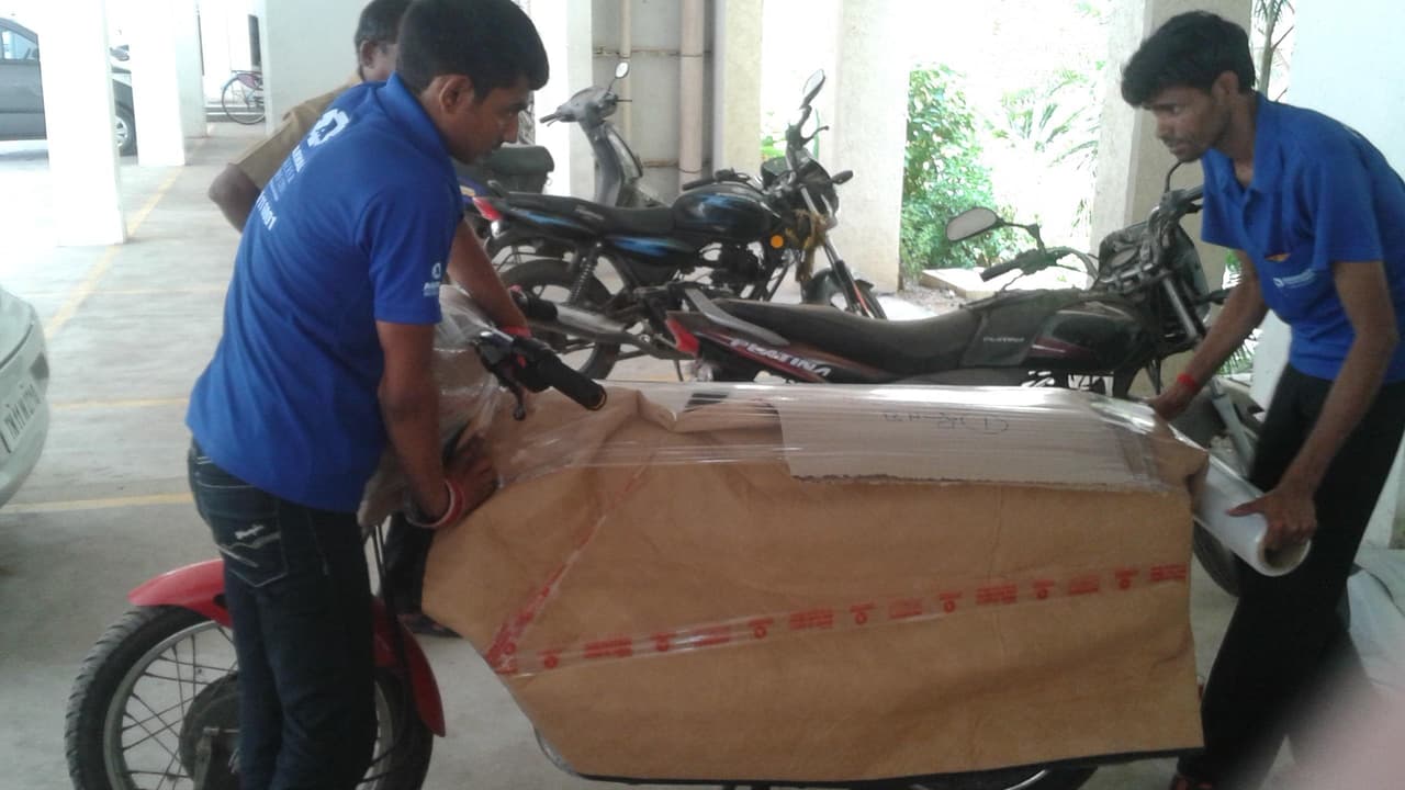 ബൈക്കുകള് ട്രെയിനില് കൊണ്ടു പോകുന്നതെങ്ങനെ? ഇതാ അറിയേണ്ടതെല്ലാം! ബൈക്കുകള് ട്രെയിനില് കൊണ്ടു പോകുന്നതെങ്ങനെ? ഇതാ അറിയേണ്ടതെല്ലാം!