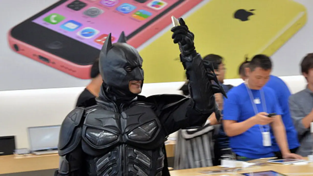 Batman fans, 'force' your Smartphone to make calls Batman fans, 'force' your Smartphone to make calls
