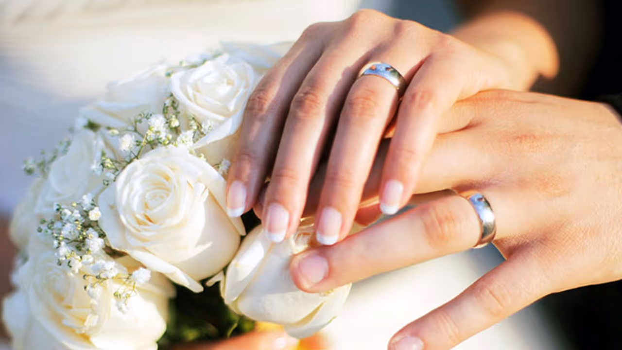 ಅಷ್ಟಕ್ಕೂ ಗಂಡ ಹೆಂಡತಿ ವಿನಾಕಾರಣ ಜಗಳವಾಡುವುದೇಕೆ? ಅವರ ಜಾತಕ ಹೀಗಿರುತ್ತೆ ನೋಡಿ ಅಷ್ಟಕ್ಕೂ ಗಂಡ ಹೆಂಡತಿ ವಿನಾಕಾರಣ ಜಗಳವಾಡುವುದೇಕೆ? ಅವರ ಜಾತಕ ಹೀಗಿರುತ್ತೆ ನೋಡಿ