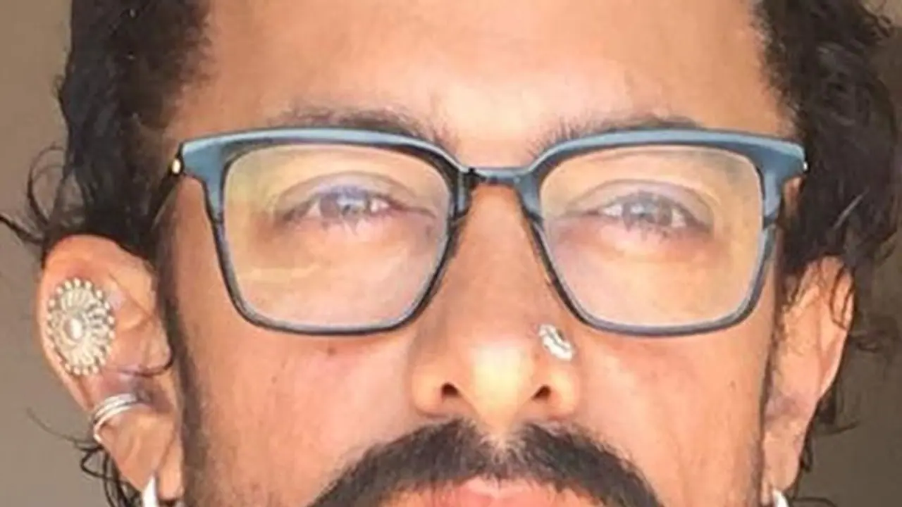 In pictures: Aamir Khan goes through painful nose and ear piercings for Thugs of Hindostan In pictures: Aamir Khan goes through painful nose and ear piercings for Thugs of Hindostan