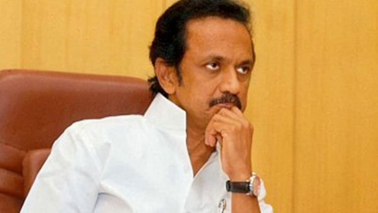 உரிமைக்குழுவுக்கு எதிராக போர்க்கொடி தூக்கியது திமுக...!!! உயர்நீதிமன்றத்தில் முறையீடு... உரிமைக்குழுவுக்கு எதிராக போர்க்கொடி தூக்கியது திமுக...!!! உயர்நீதிமன்றத்தில் முறையீடு...