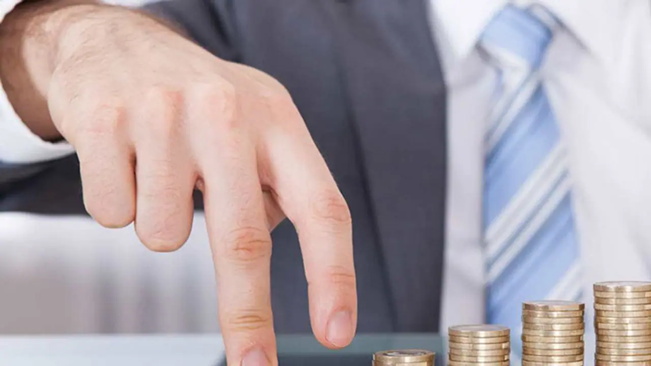 Salary Hike In India: ఉద్యోగులకు గుడ్న్యూస్.. అలాంటి ఉద్యోగులకు 25% శాలరీ హైక్..! Salary Hike In India: ఉద్యోగులకు గుడ్న్యూస్.. అలాంటి ఉద్యోగులకు 25% శాలరీ హైక్..!