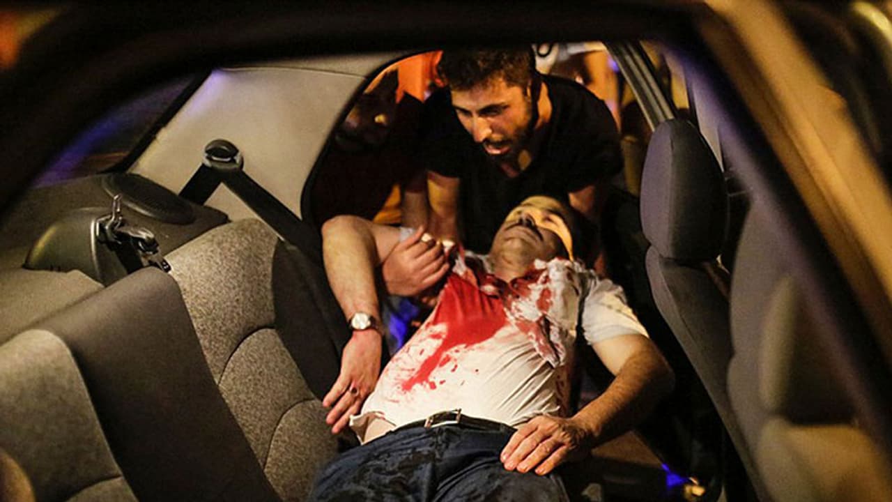 തുര്ക്കി തെരുവുകളില്നിന്നുള്ള നാടകീയ രംഗങ്ങള് തുര്ക്കി തെരുവുകളില്നിന്നുള്ള നാടകീയ രംഗങ്ങള്