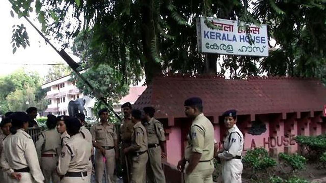 കേരളാ ഹൗസിൽ ഡിവൈഎഫ്ഐ കേന്ദ്ര കമ്മിറ്റി യോഗം ചേരാൻ അനുമതി നൽകിയിട്ടില്ലെന്ന് റെസിഡന്റ് കമ്മീഷണർ കേരളാ ഹൗസിൽ ഡിവൈഎഫ്ഐ കേന്ദ്ര കമ്മിറ്റി യോഗം ചേരാൻ അനുമതി നൽകിയിട്ടില്ലെന്ന് റെസിഡന്റ് കമ്മീഷണർ