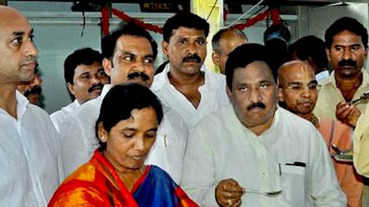 ಬೆಂಗಳೂರಿನಲ್ಲಿ ಶೀಘ್ರದಲ್ಲೇ 'ನಮ್ಮ ಕ್ಯಾಂಟೀನ್' ಆರಂಭ: ಏನಿದೆ? ಏನಿಲ್ಲ? ಬೆಂಗಳೂರಿನಲ್ಲಿ ಶೀಘ್ರದಲ್ಲೇ 'ನಮ್ಮ ಕ್ಯಾಂಟೀನ್' ಆರಂಭ: ಏನಿದೆ? ಏನಿಲ್ಲ?