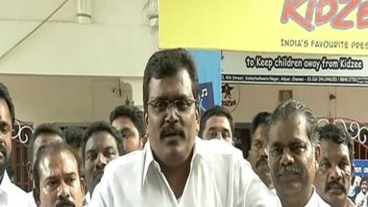 சொல்லிகிட்டே இருக்காரே தவிர செயலில் காட்டலயே..? பின்வாங்குகிறாரா தங்க தமிழ்ச்செல்வன்..? சொல்லிகிட்டே இருக்காரே தவிர செயலில் காட்டலயே..? பின்வாங்குகிறாரா தங்க தமிழ்ச்செல்வன்..?