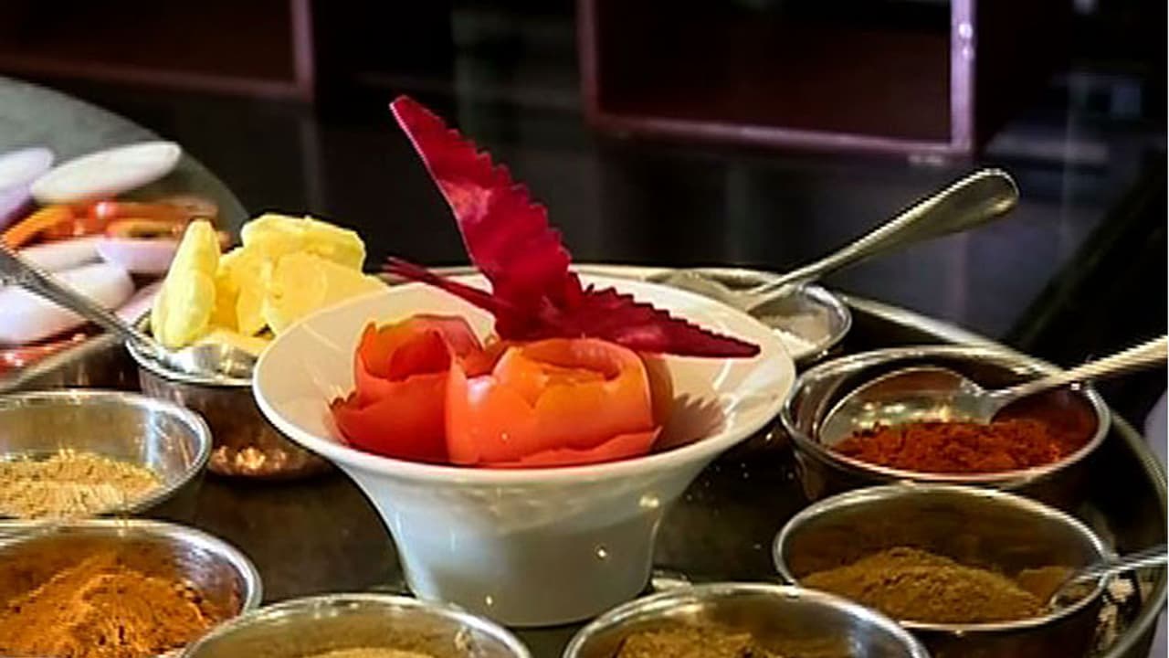 ಪ್ರತಿಷ್ಠಿತ ಹೊಟೇಲ್ ನಲ್ಲಿ ಊಟ ಮಾಡುವವರು ಇದನ್ನ ಓದಲೇಬೇಕು ಪ್ರತಿಷ್ಠಿತ ಹೊಟೇಲ್ ನಲ್ಲಿ ಊಟ ಮಾಡುವವರು ಇದನ್ನ ಓದಲೇಬೇಕು