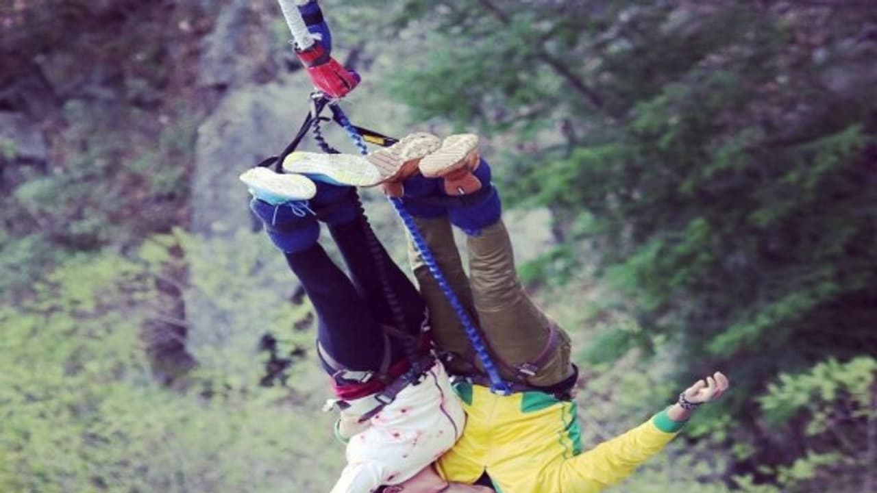 'தளபதி' ஸ்டைலில் பங்கிஜம்ப் செய்து அசத்திய ஜோடி! 'தளபதி' ஸ்டைலில் பங்கிஜம்ப் செய்து அசத்திய ஜோடி!