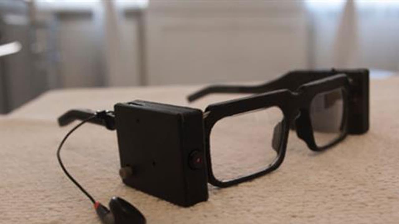 കാഴ്ച്ചശേഷി ഇല്ലാത്തവര്ക്കും വായിക്കാന് സഹായിക്കുന്ന സ്മാര്ട്ട് ഗ്ലാസ് കാഴ്ച്ചശേഷി ഇല്ലാത്തവര്ക്കും വായിക്കാന് സഹായിക്കുന്ന സ്മാര്ട്ട് ഗ്ലാസ്