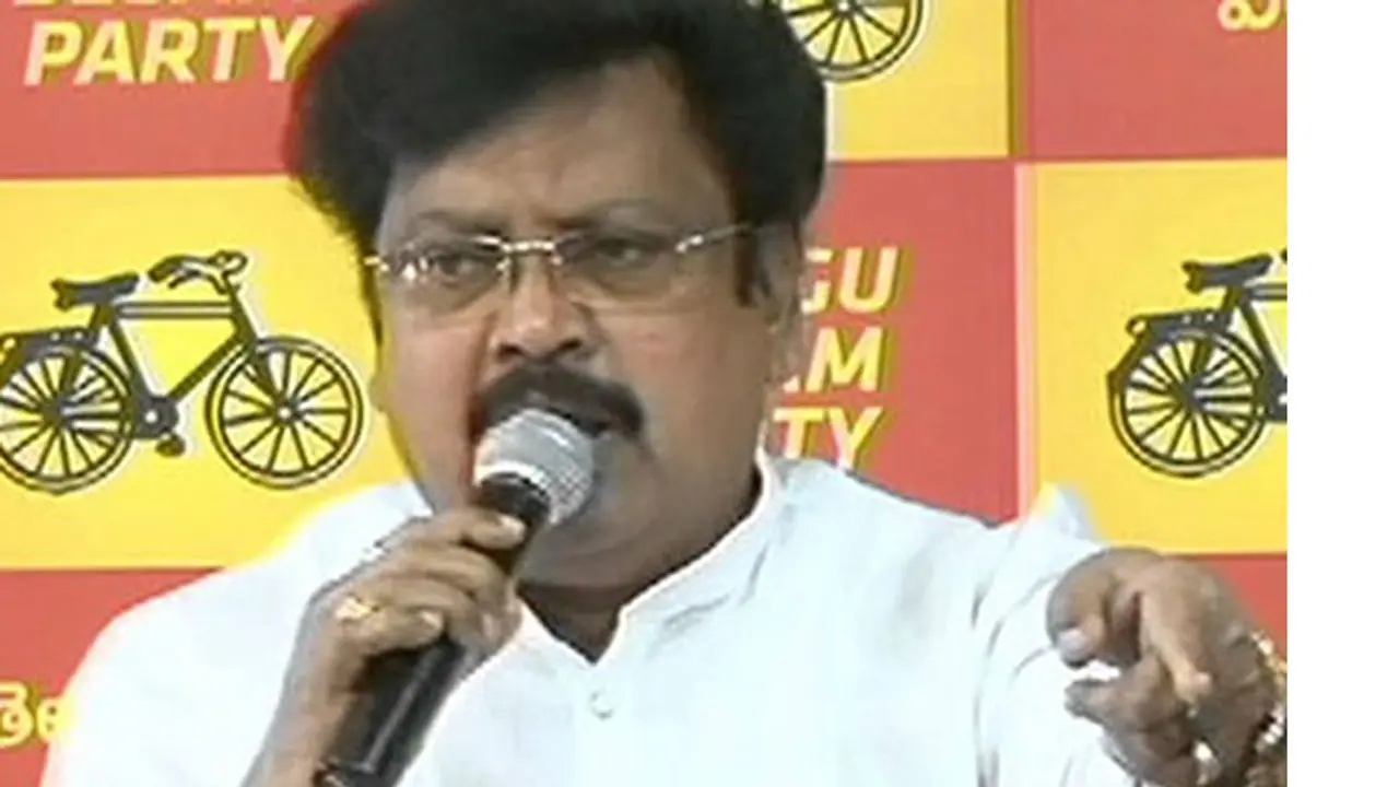 రాజధాని మహిళలను గోళ్లతో రక్కి, గిచ్చి...పోలీసుల కర్కశత్వం...: వర్ల రామయ్య రాజధాని మహిళలను గోళ్లతో రక్కి, గిచ్చి...పోలీసుల కర్కశత్వం...: వర్ల రామయ్య