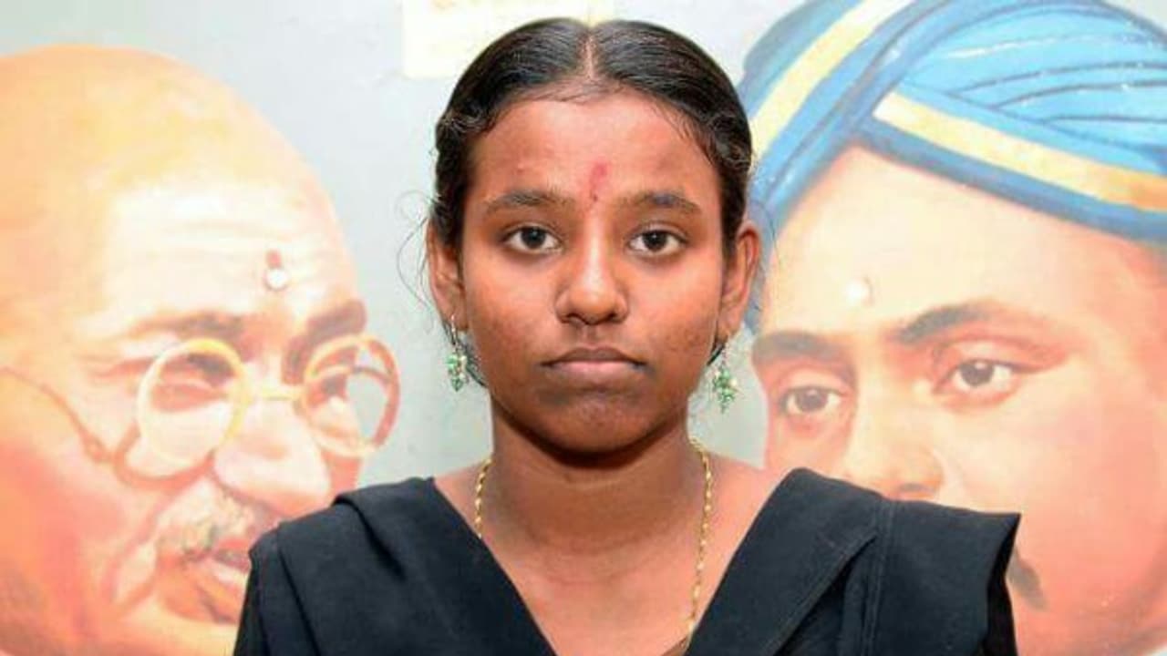 படிக்க "காசு" இல்லாமல் தவிக்கும் கப்பலோட்டிய தமிழன் வ.உ.சிதம்பரனார் வாரிசு..! படிக்க "காசு" இல்லாமல் தவிக்கும் கப்பலோட்டிய தமிழன் வ.உ.சிதம்பரனார் வாரிசு..!