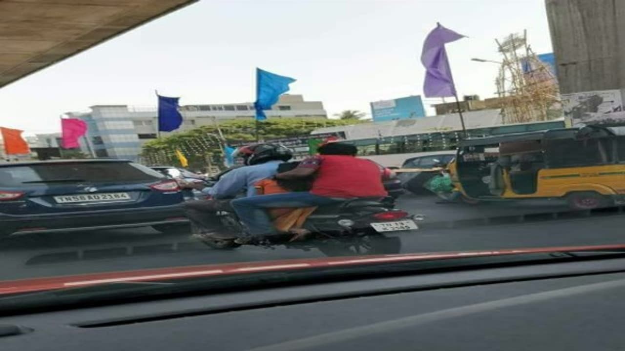 சந்தேகத்தை ஏற்படுத்திய வாகனம் TN13 K 2585..? மயங்கிய நிலையில் முகத்தை மறைத்து கடத்தலா..?! அசோக் பில்லரை கடந்த போது.. சந்தேகத்தை ஏற்படுத்திய வாகனம் TN13 K 2585..? மயங்கிய நிலையில் முகத்தை மறைத்து கடத்தலா..?! அசோக் பில்லரை கடந்த போது..