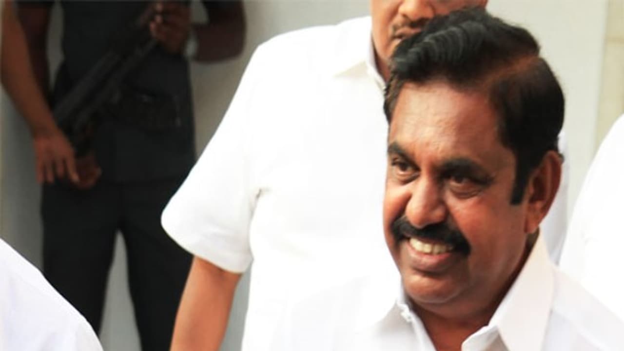 அடுத்தகட்ட திட்டத்தை தீட்டுகிறார் எடப்பாடி.. அமைச்சர்களுடன் சந்திப்பு... அடுத்தகட்ட திட்டத்தை தீட்டுகிறார் எடப்பாடி.. அமைச்சர்களுடன் சந்திப்பு...