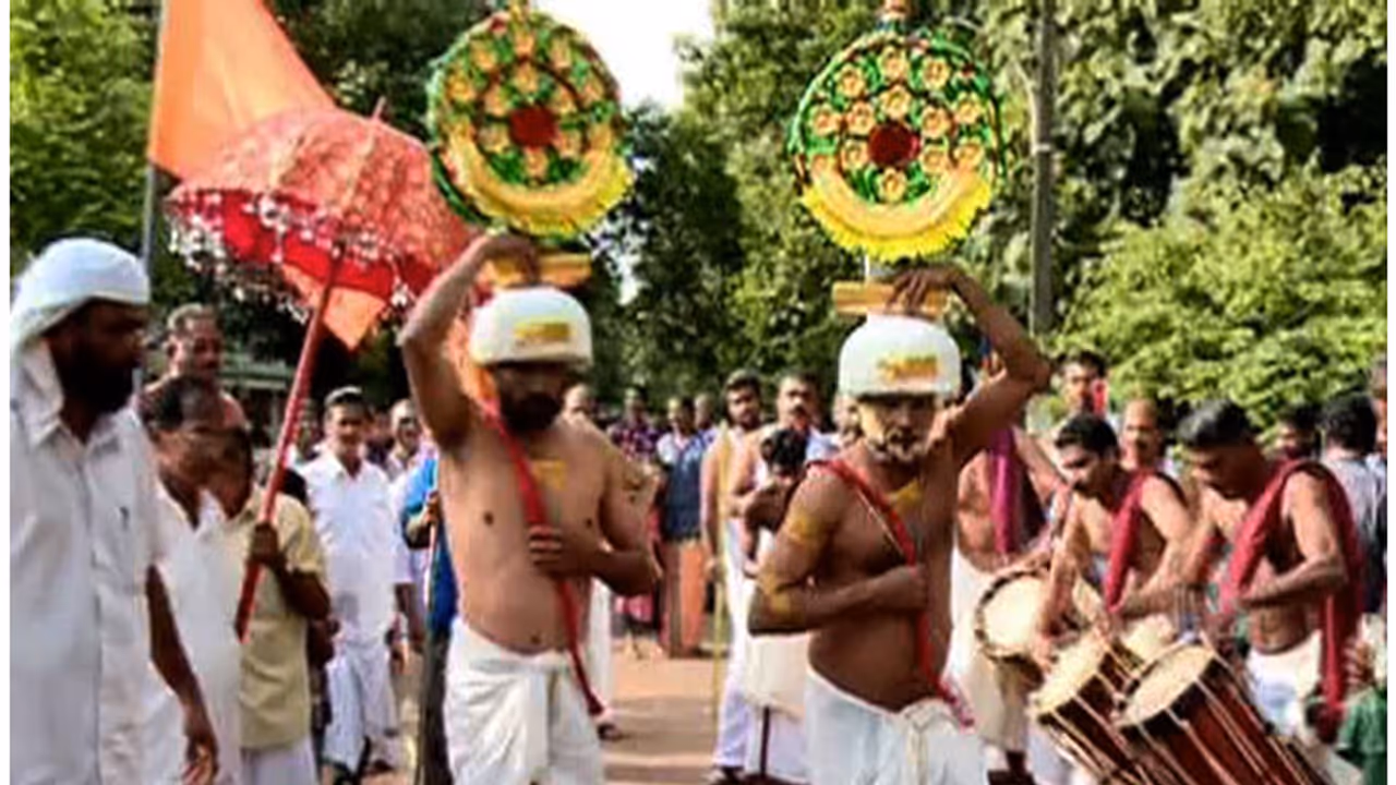 2 constables suspended for extorting money from Chenda artists 2 constables suspended for extorting money from Chenda artists