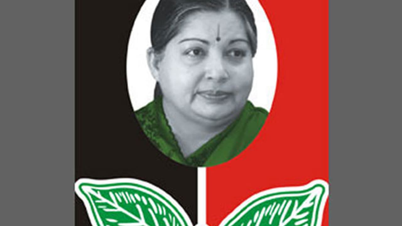 War of words at the MGR celebration in Theni; Panneerselvam gives hopes for party symbol